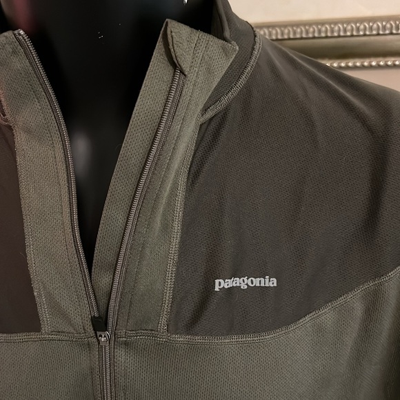 Patagonia cycling sports top with front zipper and left kidney pocket - Picture 2 of 3